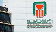 البنك الأهلي يطلق بطاقة خصم مباشر للشركات بالدولار لتسهيل المدفوعات بالتعاون مع ماستر كارد