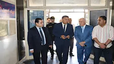 محافظ القليوبية يتابع تشغيل العيادات المسائية بمستشفى بنها التعليمي -صور 