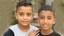 "صدمة العمر في محل العمل".. موظف بمستشفى في الأقصر يُفاجأ بجثماني نجليه