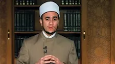 هل يجوز أن يؤمّ الطفل أمه في الصلاة؟.. أمين الفتوى يجيب