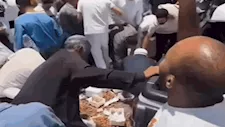 "محدش ياكل حرام".. شاب مصري يثير تفاعلا واسعا في السعودية بسبب أمانته