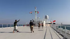 رويترز: الحوثيون يدرسون فرض رسوم على عبور السفن في البحر الأحمر