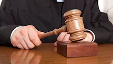 رصاص ونيران بسبب الثأر.. حكم قضائي ضد متهم بقتل سيدة في أسيوط