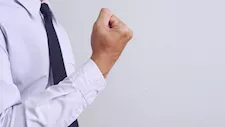 لماذا يفقد البعض الثقة بأنفسهم؟.. خبيرة نفسية تكشف الأسباب وطرق استعادتها