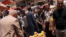 فيديو "ركل البضائع" يثير الجدل.. مصدر يكشف كواليس حملة رئيس مدينة طوخ