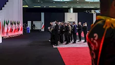 أفراد من عائلة الخميني وعائلتا حسن نصر الله وعماد مغنية يشاركون في وداع علي خامنئي.. فيديو 