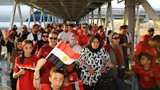 إقبال كثيف على المونوريل للمشاركة في فعاليات منطقة المشجعين فان زون بالنهر الأخضر