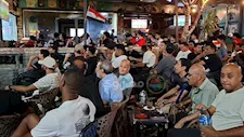 بالفيديو والصور- السوايسة يحتشدون في الشوارع والمقاهي لمؤازرة منتخب مصر (فيديو وصور)