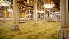 مشابه لسجاد الحرم النبوي.. الصور الأولى لمسجد سيدنا الحسين بعد تغيير السجاد
