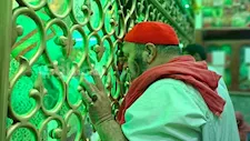 حلقات ذكر وإنشاد ديني تزين الليلة الختامية لمولد "سلطان الصعيد" بأسيوط (صور)