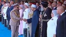 الرئيس السيسي يصافح شيخ الأزهر والبابا تواضروس عقب عزف السلام الوطني في افتتاح "الأوكتاجون"