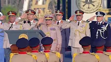 الرئيس السيسي يؤدي تحية العلم برفقة قادة القوات المسلحة عقب توقيع وثيقة تدشين "الأوكتاجون"