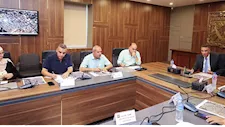 محافظ جنوب سيناء يبحث تطوير طرق المنشية والأمل بمدينة الطور
