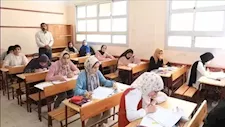 دموع في موقف الأتوبيس.. تفاصيل إنقاذ طالبتين من ضياع امتحان الإنجليزي بالمنيا