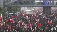 إيرانيون يتوافدون إلى شوارع طهران للمشاركة في تشييع علي خامنئي