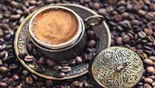 ماذا يفعل شرب كوب من القهوة يوميا بعظامك؟