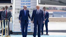 على متن "طائرة قطر الجديدة".. ترامب يصل تركيا وأردوغان يستقبله