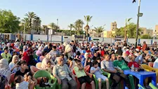 السويس خلال مباراة مصر والأرجنتين.. الشواطئ مهجورة والكورنيش يتفجر بالبشر -صور