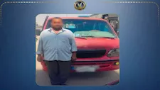 اختصر الطريق فوق الرصيف.. سقوط سائق ميكروباص بعد فيديو التجمع
