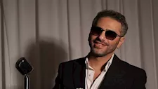 محمد فضل شاكر يحتفل بقرار إخلاء سبيل والده: "الظلم ممكن يطول لكن ما بيدوم"