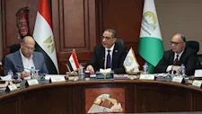 محافظ الجيزة يبحث الأحوزة العمرانية وتطوير الصحة والتعليم بمدن الجيزة
