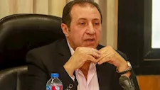 "الأداء العلني" من حق مين؟.. مستشار النقابات الفنية يوضح والغرفة ترد