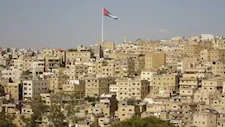 وسط التصعيد الإيراني.. صفارات الإنذار تدوي في مختلف أنحاء الأردن
