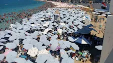 شيش وبوتاجازات وخمور.. أغرب مخالفات المصيفين بشواطئ الإسكندرية- صور