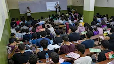 من الابتدائية إلى الثانوية العامة.. كيف تلتهم الدروس الخصوصية دخل الأسر المصرية؟