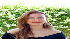   هلا السعيد بإطلالة كاجوال تخطف الأنظار