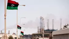 المؤسسة الوطنية للنفط: وقف العمل كليًا بمصفاة الزاوية إذا استمرت الاعتداءات