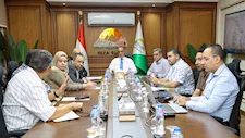 محافظ الجيزة يبحث نقل المرافق المتعارضة مع تطوير 4 محاور بأبو رواش