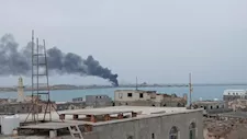 الحوثيون يشنون 10 هجمات على مدينة المخا ويستهدفون مدينة مأرب