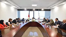 وزير الصحة يبحث مقترح شراكة لإدارة وتشغيل مركز المعايرة والاختبار بمعهد ناصر