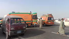 تصادم سيارة ودراجة نارية.. مصرع سيدة وإصابة شاب في حادث بالفرافرة