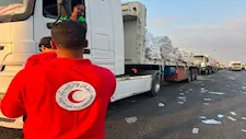 الهلال الأحمر يرسل 58 ألف سلة غذائية وأطنان مساعدات إلى غزة