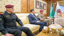 وزير الدفاع السعودي يلتقي مدير مكتب القائد العام للقوات المسلحة العراقية ويؤكد دعم المملكة للعراق