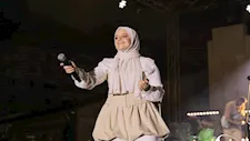 الفنانة السورية غالية شاكر تُحيي حفلًا غنائيًا على المسرح المكشوف بمكتبة الإسكندرية - صور