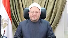مفتي الجمهورية السابق يوضح حكم قطع صلاة الفريضة للرد على مكالمة مهمة