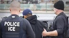 الشرطة الأمريكية تعتقل شابا على صلة بحادث إطلاق النار في جامعة فرجينيا