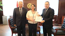 لم تنتظر الإسعاف.. وزير التعليم العالي يكرم هيا عمرو بعد إسعاف مصابي أرابيلا بلازا