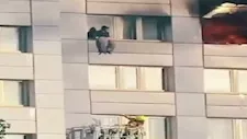 فيديو يحبس الأنفاس.. لحظة التقاط سيدة قفزت من الطابق الـ11 هرباً من النيران في برلين