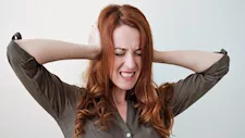 لماذا نشعر بالقشعريرة عند سماع بعض الأصوات؟.. سر غريب يحدث داخل دماغك