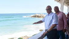 الثانية خلال أيام .. إزالة منشأة تحجب رؤية البحر في الإسكندرية- صور