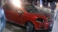 العربية طلعت على الرصيف.. إصابة 4 شباب في حادث مروع بالمنيا- صور