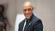 قبل روبررتو كارلوس.. 10 لاعبين اعتنقوا الإسلام
