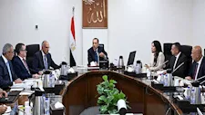 رئيس الوزراء يبحث زيادة تغطية قرى أسوان بمياه الشرب والصرف الصحي