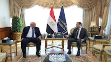 وزير الاتصالات يبحث مع محافظ مطروح الموقف التنفيذي لمشروعات الاتصالات بالمحافظة