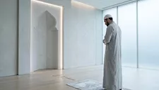 ما حكم نسيان البسملة قبل الفاتحة في الصلاة؟.. الأزهر يوضح هل يبطل الفريضة