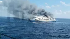 النيران تُحاصر "عبّارة إندونيسية".. 5 قتلى و41 مفقودًا في كارثة بحرية